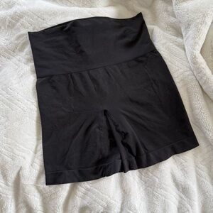 SKIMS Soft Smoothing Shorts in Onyx